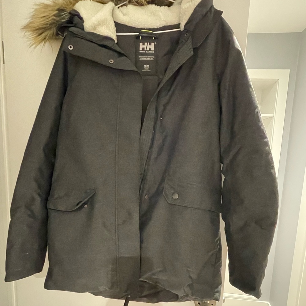 Helly Hansen parka jacket. Grey. Size: M. Used.
